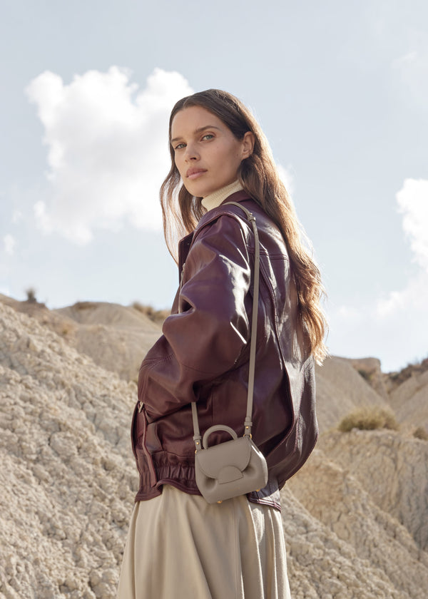 Polène Numéro Un Micro Edition Textured Taupe | SN-PLN364817